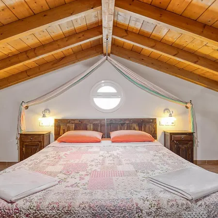 Rovinia Λιαπάδες