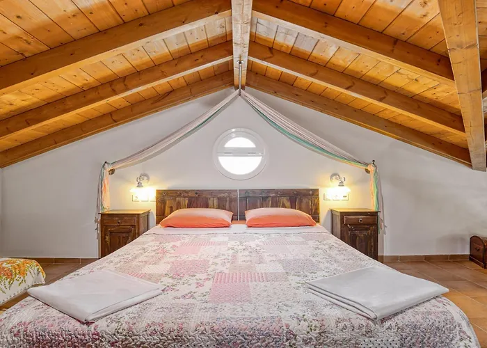 Rovinia Λιαπάδες