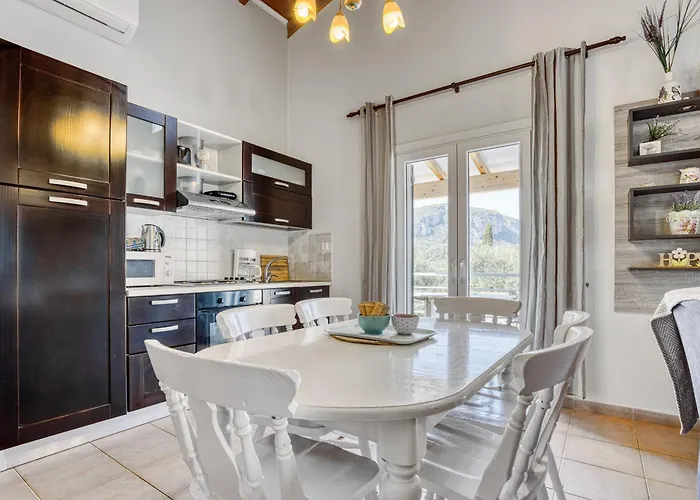 Rovinia * Λιαπάδες